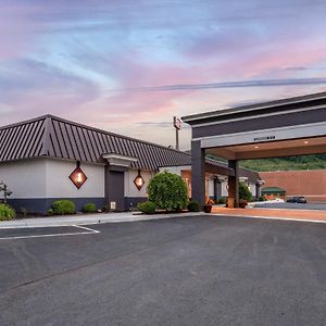 Best Western Plus Bridgeport Inn